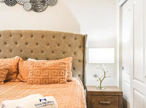 7BR Lake View Villa Pool Spa - Solterra Resort