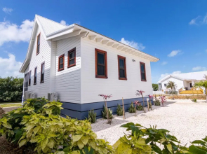 Paradise Cottage 3 bedroom 4 beds, 1 Full Bath - Private