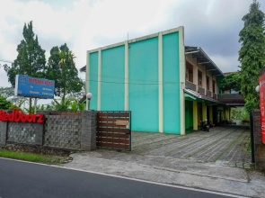 RedDoorz near Lokawisata Baturaden