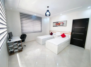 Luxurious apartment close to the sea