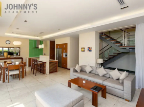 Johnny's Apartment & Ocean Villa