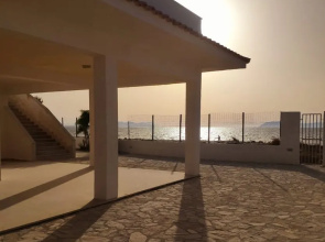Casa baciata dal mare