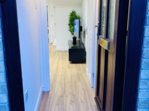 SA Today St Margarets Court Taunton with Fibre Wi-Fi & Netflix