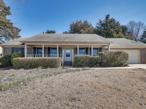 Lovely Decatur Home w/ Yard ~ 6 Mi to Town!