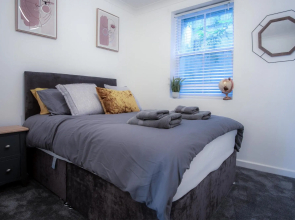 Ivy Cellar - 2 Bedroom Apartment - Tenby