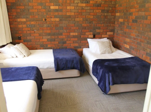 Bonnie Doon Hotel