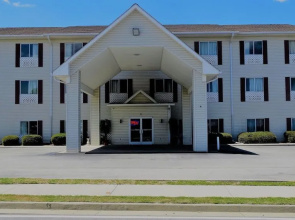 Oak Tree Inn & Suites