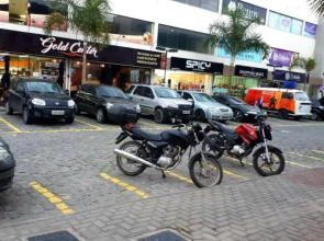 Casa em Unamar,Cabo Frio,à 200m da praia,em condomínio com segurança 24 hs