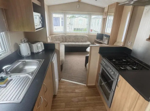 3 Bed Caravan - Sleeps 8 - Pets - Parking