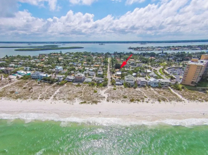 Seagrass Escape - Monthly Beach Rental 2 Bedroom Home by Redawning