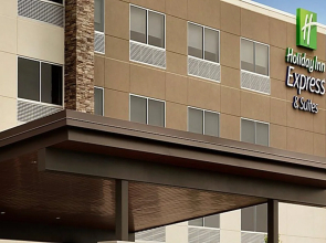 Holiday Inn Express & Suites Savannah W - Chatham Parkway by IHG