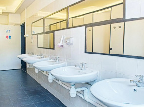 The Hive Singapore Hostel