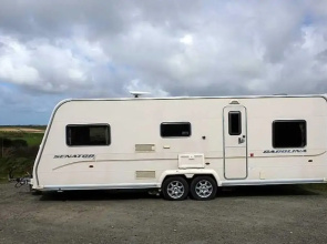 Stayzo Modern Caravan on a Family Friendly Site - With Free Wi-fi in the Chiltern Hills