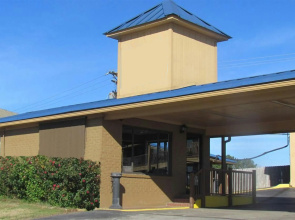 Xecutive Inn and Suites