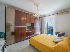 Amalfi Moon