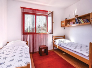 Beautiful Home in Mravince With Wifi and 2 Bedrooms