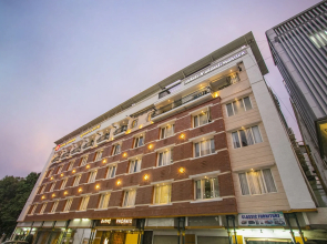 Capital O 18788 Phoenix Hotel & Resort