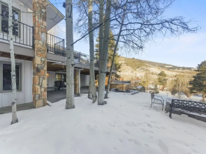 208 Tenderfoot 5 Bedroom Home by RedAwning