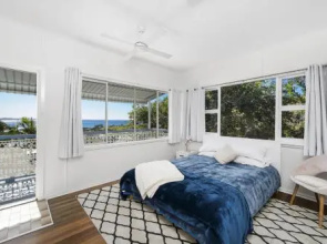 Whitecaps, 26 East Street