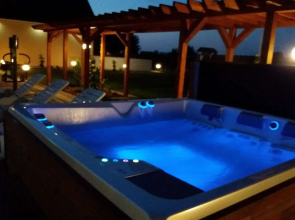 Przytulny Domek z Sauna , Jacuzzi i Basenem