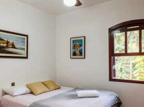 Seaside View House, 10 min From the Beach Pev025