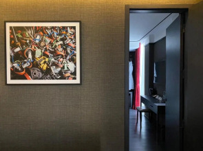 The Gravitique Hotel Khaosan