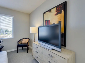 Sunset and Mountain Views That Never End! Resort Condo! 30 Night Minimum. by RedAwning