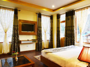 Whistling Pines Resort & Spa