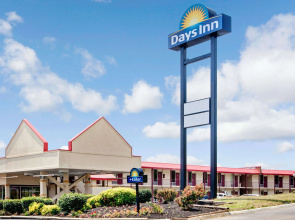Days Inn by Wyndham Knoxville West