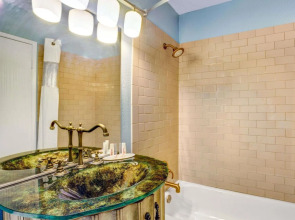 Travelodge Center Strip