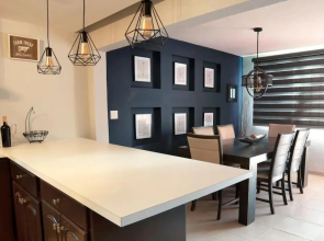 Clean&Equipped, 1-Floor 3-Bedroom Downtown House