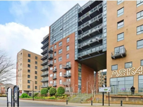 Large 2 Bed, 2 Bath, Free Parking & WiFi