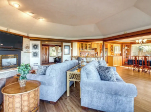 Enchanting Coos Bay Sanctuary w/ Lush Views!