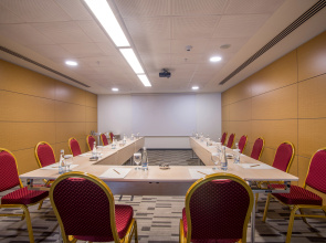 Tav Airport Hotel Izmir