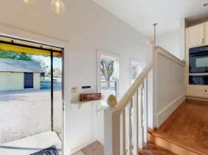 Mulberry Place: A Charming Cottage Near Old Town!