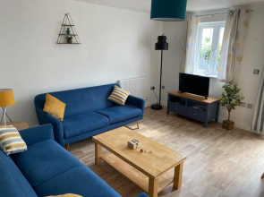 Stylish 3 Bed Home with Allocated Parking for 2