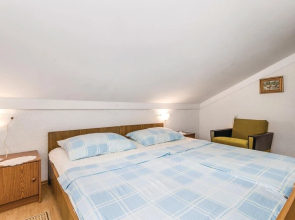 Beautiful Home in Potocnica With Wifi and 2 Bedrooms