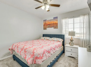 Glendale Gem: Outdoor Pool Table & Kitchen!