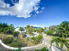 Villa Manoureva 10 min walk from Orient Bay Beach