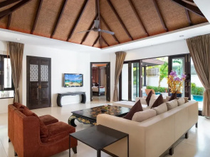 Phuket Ratchamaka Pool Villa