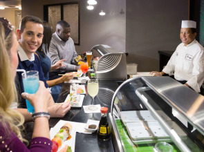 Rosen Inn, closest to Universal