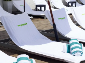 Hotel Breakwater South Beach