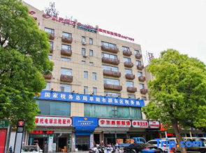 Shell Hotel (Fuyang Railway Station No. 10 Middle School Branch)