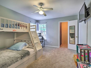 Cozy Austin Area Home w/ Yard, 20 Mi to Dtwn!