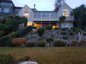 Lakeview Colonial Motel