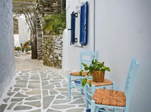 CHARMING 2BR Hilltop Serenity Suite, Lively Greek Village