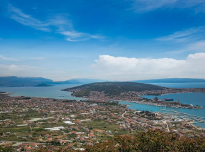 Sea-view Apartment in Mastrinka - Trogir With Balcony