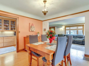 Charming Tudor-style Apt Near Green Lake!