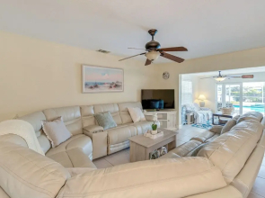 Fishing Dock & Grill: Pet-friendly North Port Home