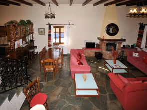 Family Maisonette with Pool near Beach